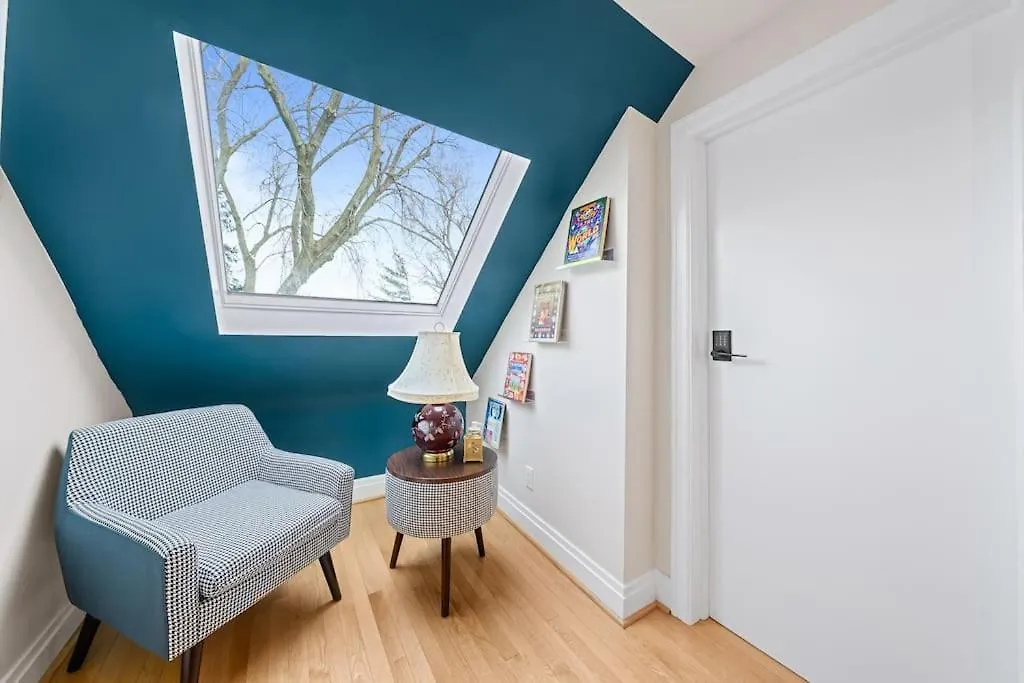 Homestay Retro Private Room Near Finch, Retro House, Wi-Fi Toronto Canada
