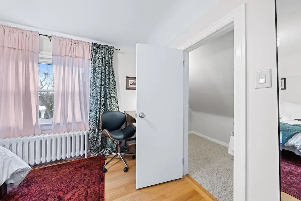 Homestay Retro Private Room Near Finch, Retro House, Wi-Fi Toronto