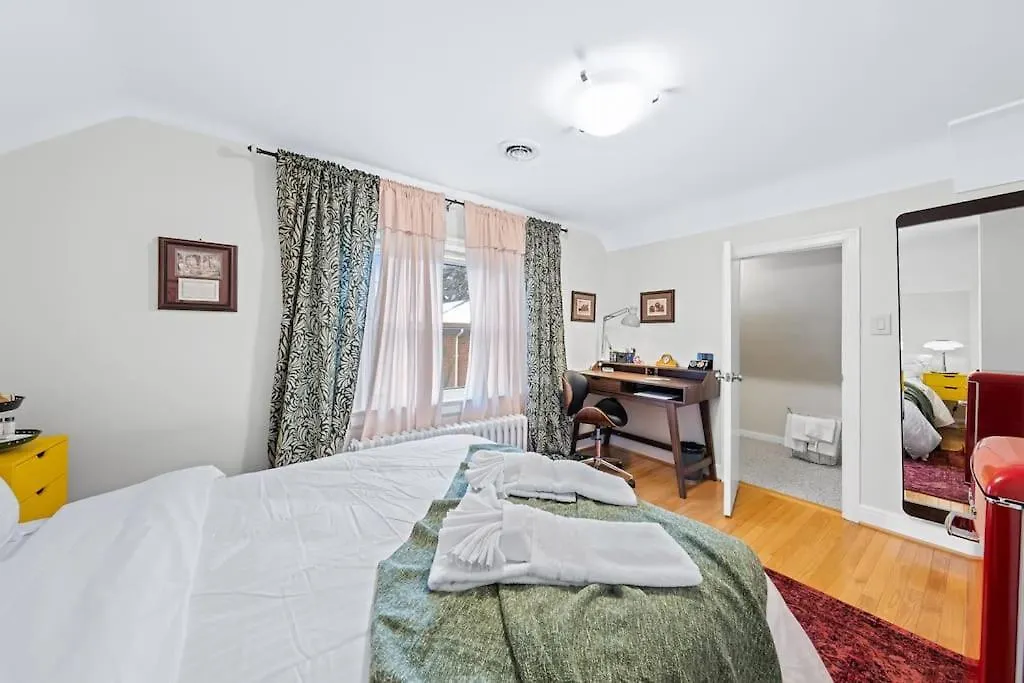 Homestay Retro Private Room Near Finch, Retro House, Wi-Fi Toronto